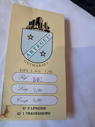 Juego de Sábanas Blancas Bordadas