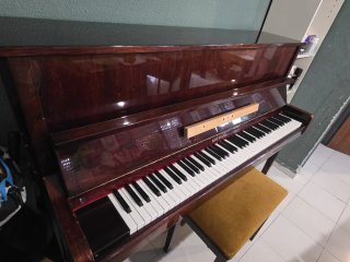 Piano Vertical Kolmann de Caoba con Banqueta