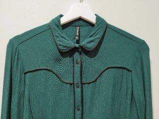 Blusa verde botella de Stradivarius