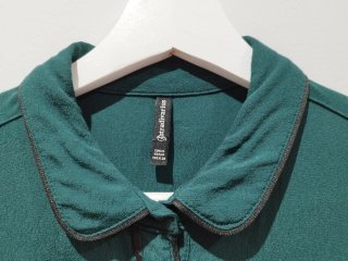 Blusa verde botella de Stradivarius
