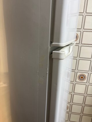 Nevera Hisense 270L con congelador muy buen estado