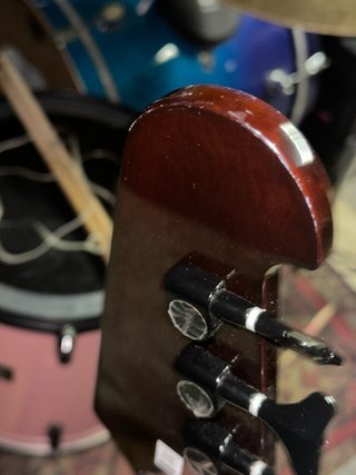 Bajo Epiphone Thunderbird IV Sunburst con funda