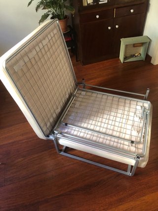 Cama plegable naranja