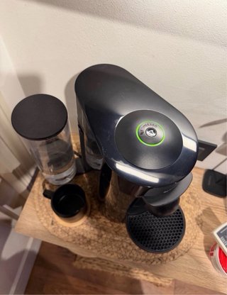 Cafetera Nespresso Vertuo Plus Negra