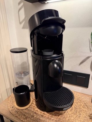 Cafetera Nespresso Vertuo Plus Negra