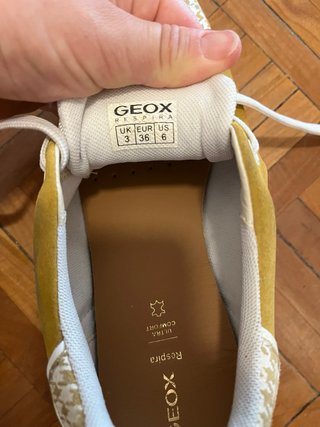 Zapatillas Geox Amarillas y Blancas