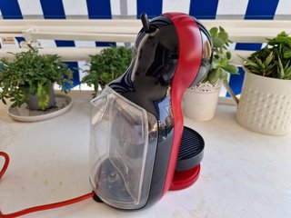 Cafetera Dolce Gusto Roja y Negra