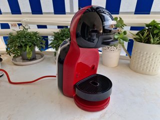 Cafetera Dolce Gusto Roja y Negra