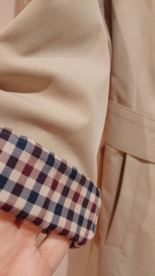 Gabardina con capucha beige