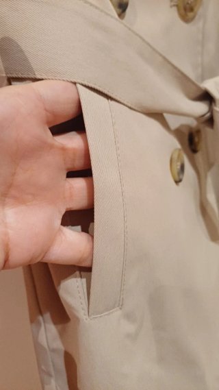 Gabardina con capucha beige