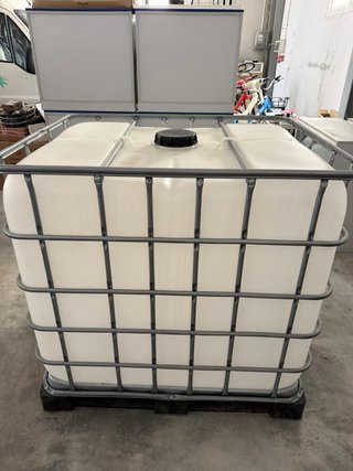 Depósito Agua Plástico 1000L con Jaula
