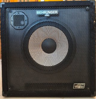 Pantalla Bajo Behringer Ultrabass BA115