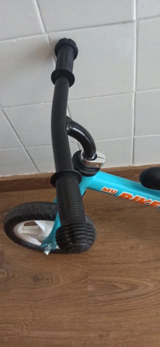 Bicicleta sin pedales azul