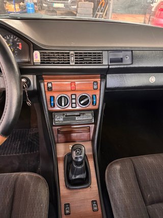 Mercedes-Benz w124 230E
