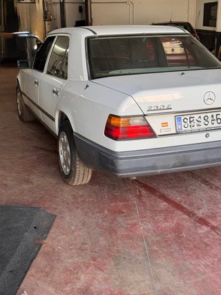 Mercedes-Benz w124 230E