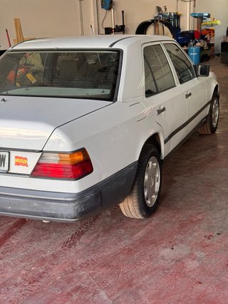 Mercedes-Benz w124 230E