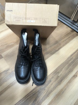 Botas tipo Dr. Martens plataforma estilo militar