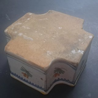 Tintero antiguo de loza con flores 10x10x5 cm