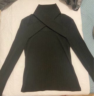 Jersey Negro con Escote Cruzado