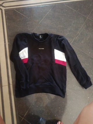 Sudadera Volcom Negra con Detalles