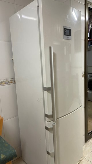 Nevera Electrolux FreshPlus Blanca para reparar