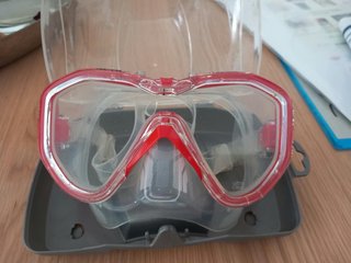 Máscara de buceo con caja