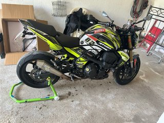 Kawasaki Z750 Negra y Verde