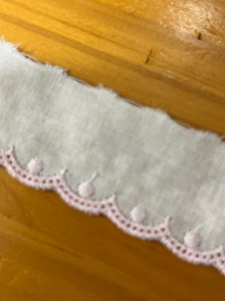 Puntilla blanca y rosa