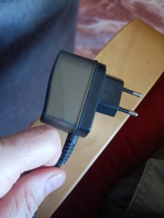 Caricabatterie con connettore Slim-Lumberg a 12 pi