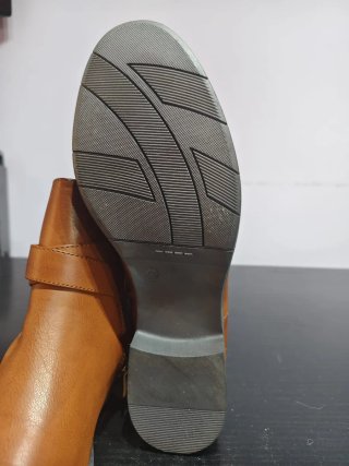 Botines Marrones con Correa y Cremallera
