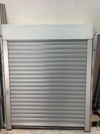 3 Ventanas y persiana de Aluminio con Cajón