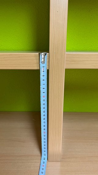 Cama abatible con estanterías
