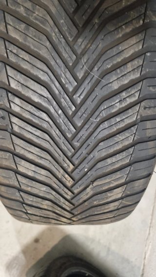 80€ 2 Neumáticos Invierno Michelin 225 55 R17