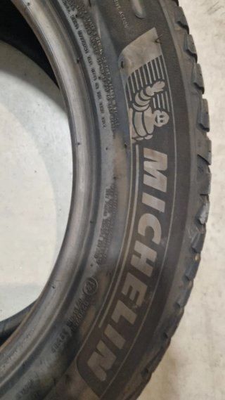 80€ 2 Neumáticos Invierno Michelin 225 55 R17