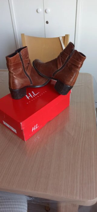 Botines de piel. marrones