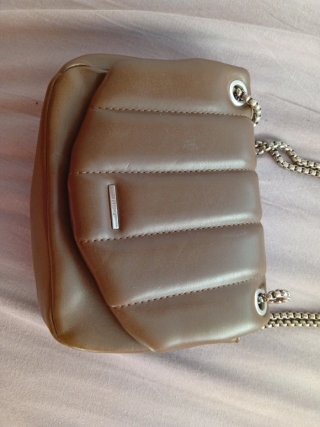 Bolso Marrón con Cadena
