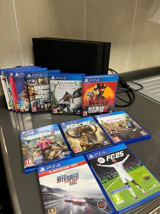 PS4 con 2 mandos y juegos