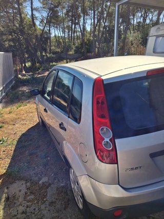 Ford Fiesta Distintivo B