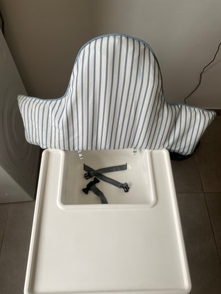Trona IKEA con bandeja y cojín