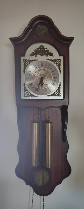 Reloj de pared antiguo 1975