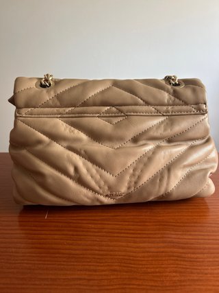 Bolso acolchado cadena beige
