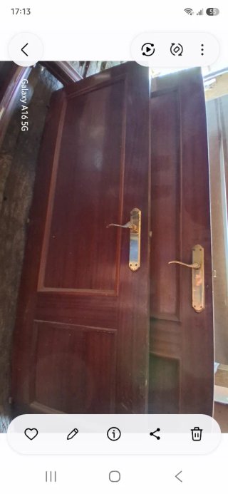 Puertas de interior de madera oscura