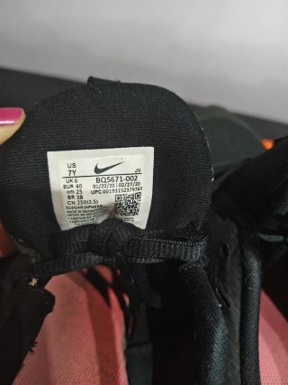 Zapatillas Nike Revolution Negras y Rosas