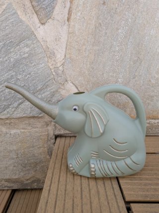 Regaderas con forma de elefante.