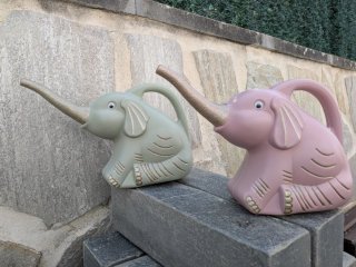 Regaderas con forma de elefante.