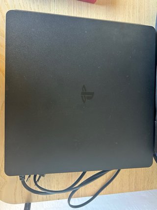 Consola Play Station 4 con 2 juegos y bolso