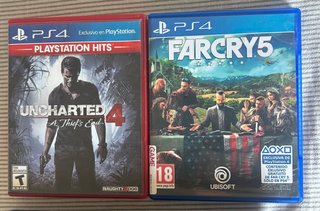Consola Play Station 4 con 2 juegos y bolso