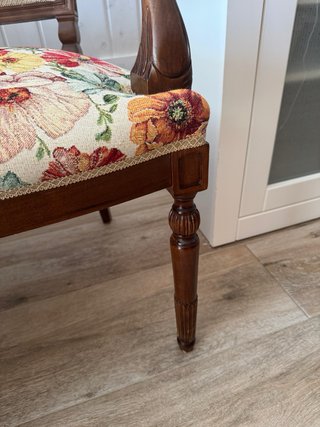 Butaca de Madera con Tapizado Floral