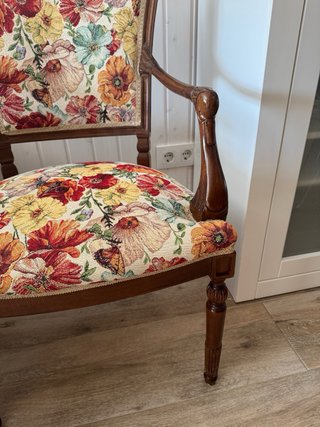 Butaca de Madera con Tapizado Floral
