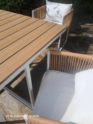 Conjunto de Mesa y 4 Sillas de Jardín